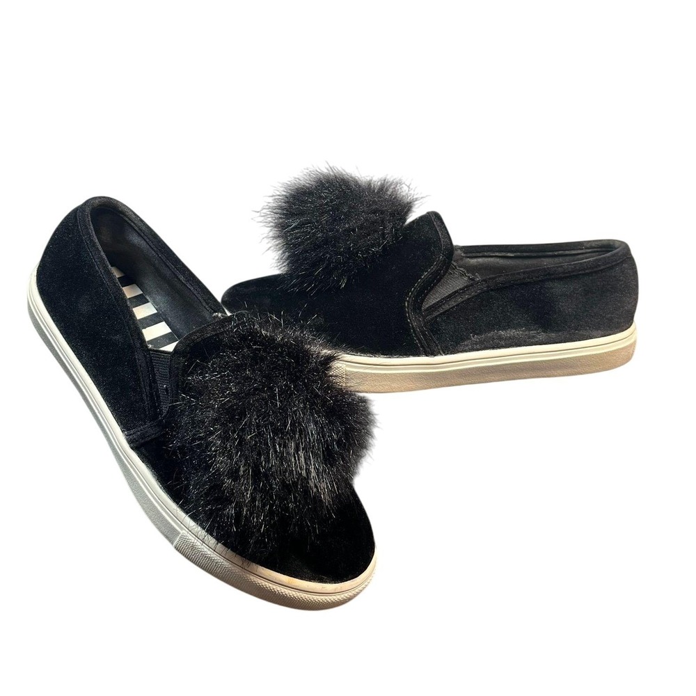 Betsey Johnson On Sneakers Black Faux Fur Pom‎ Pom Accents Casual Shoes Size 7.5